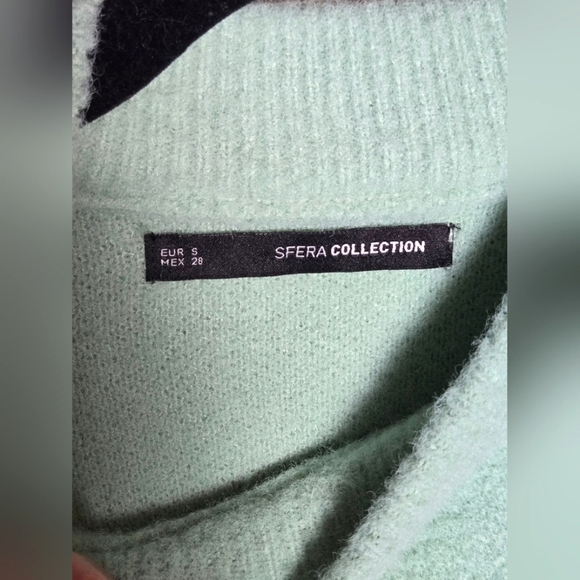 Sferia Minimalist Knitwear Capsule Wardrobe Soft Sweater, Size Small - Picture 2 of 4